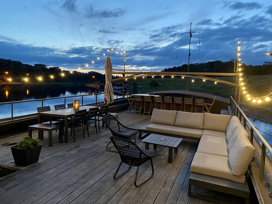 Tabor 67 - The deck in the evening